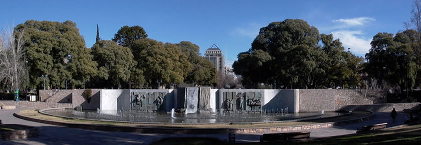 Mendoza | Plaza independencia: la plaza más grande de Mendoza