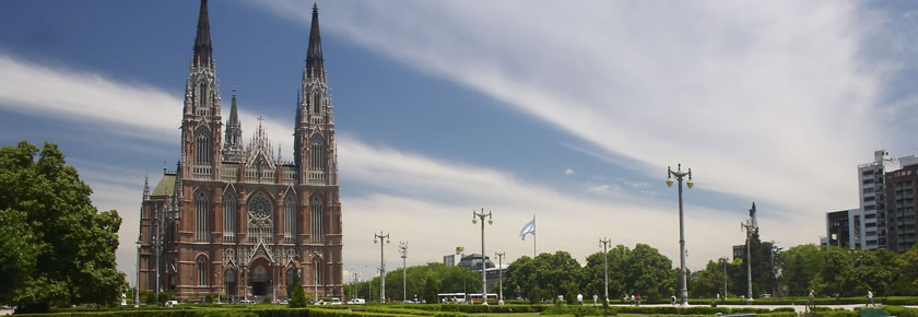 La Plata | Plaza Moreno y Catedral de Ciudad de La Plata, Argentina.